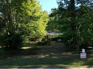 16 Hillcrest Dr, Ballston Lake, NY 12019