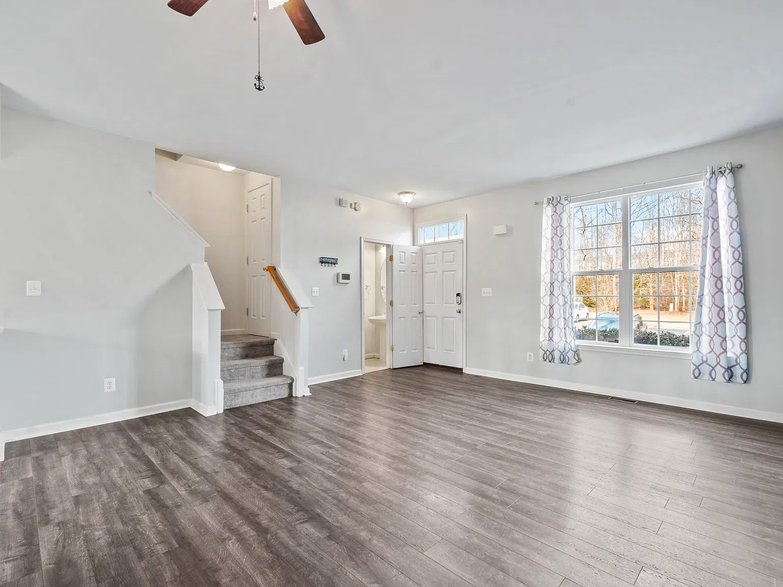 3 bed, 3.5 bath, 1960 sqft, $2,350 — Photo 3