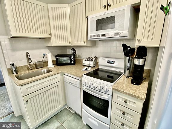 5th image of 409 Rehoboth Ave Unit F-12