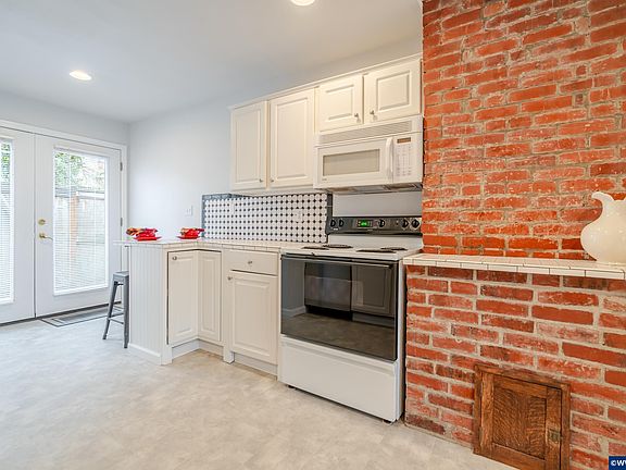 4th image of 1229 Washington St SW