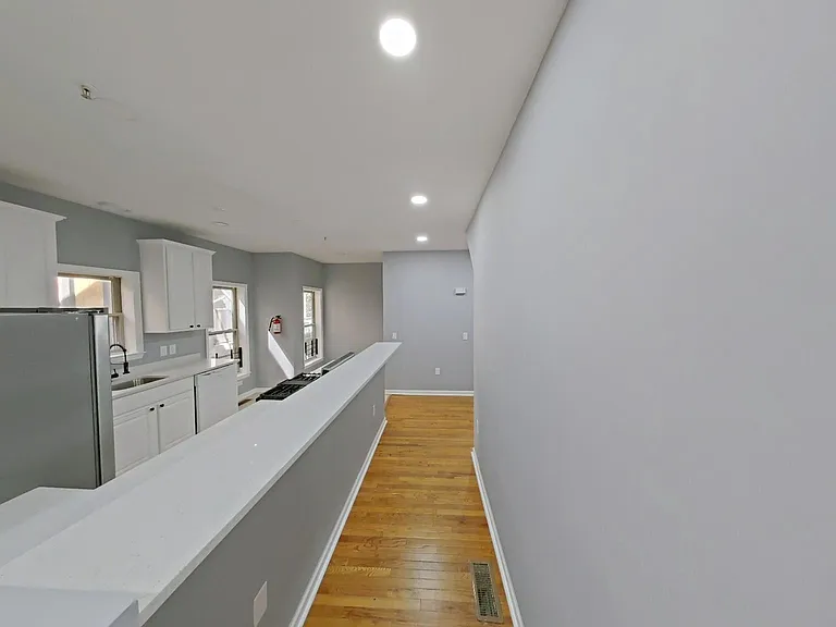 1831 W Diamond St #2 — Photo 3