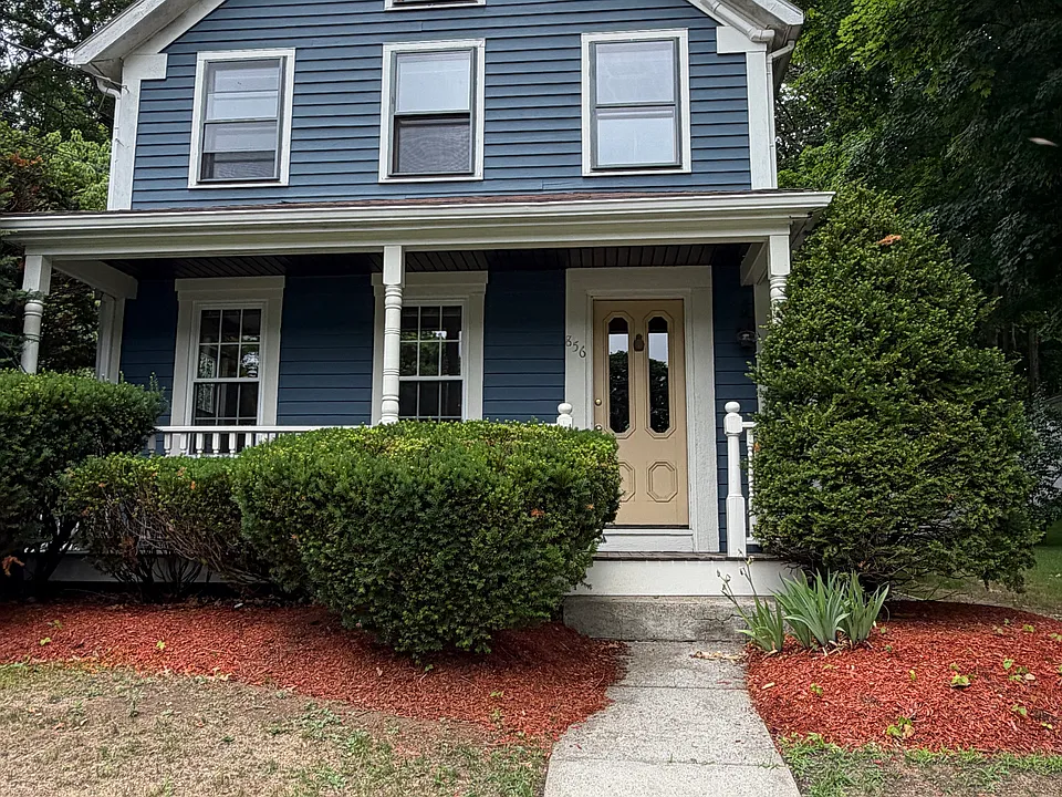 856 Main St #2