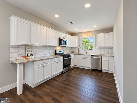 5th image of 152 Eastside Dr