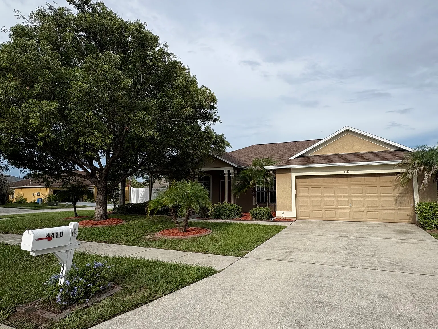 3 bed, 1856 sqft, $2,400 — Photo 1
