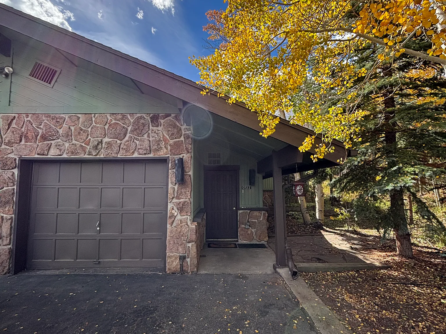 3 bed, 1400 sqft, $4,000 — Photo 1