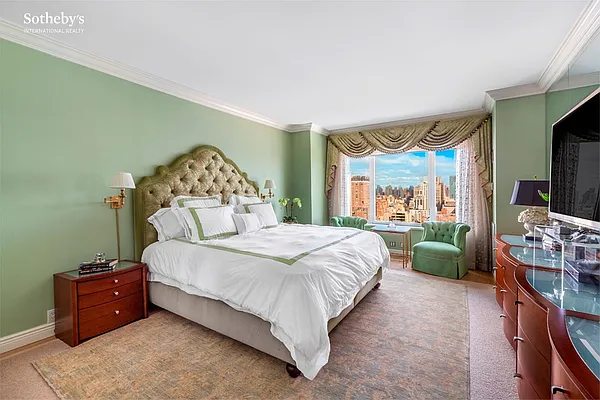 Sold by Sotheby's International Realty | media 17