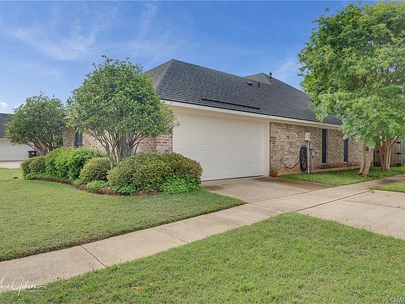 3rd image of 3300 Colonial Dr