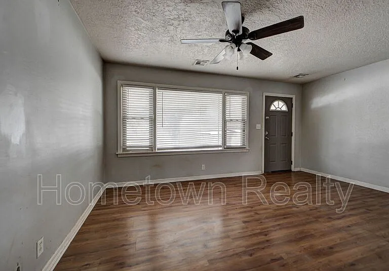 2204 Downing St — Photo 7