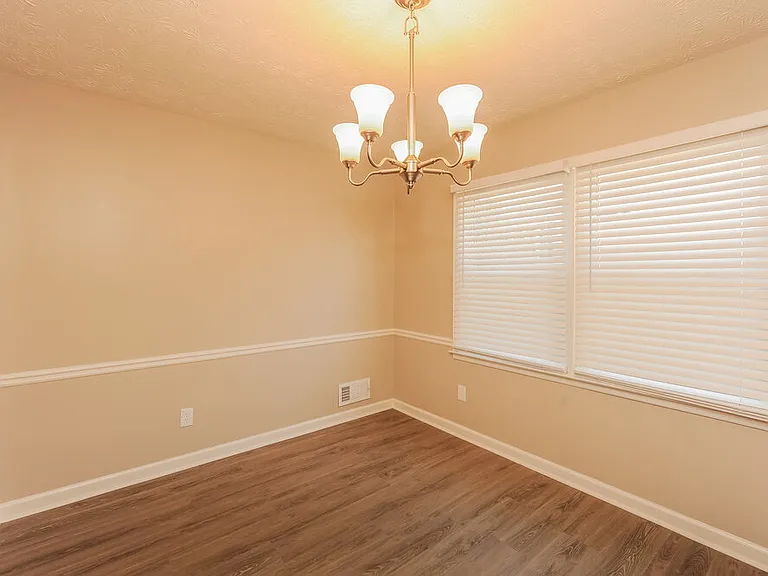 3325 Shady Cove Rd — Photo 6