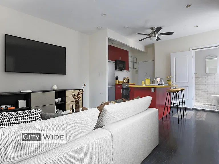 171 E 2nd St #6 — Photo 2