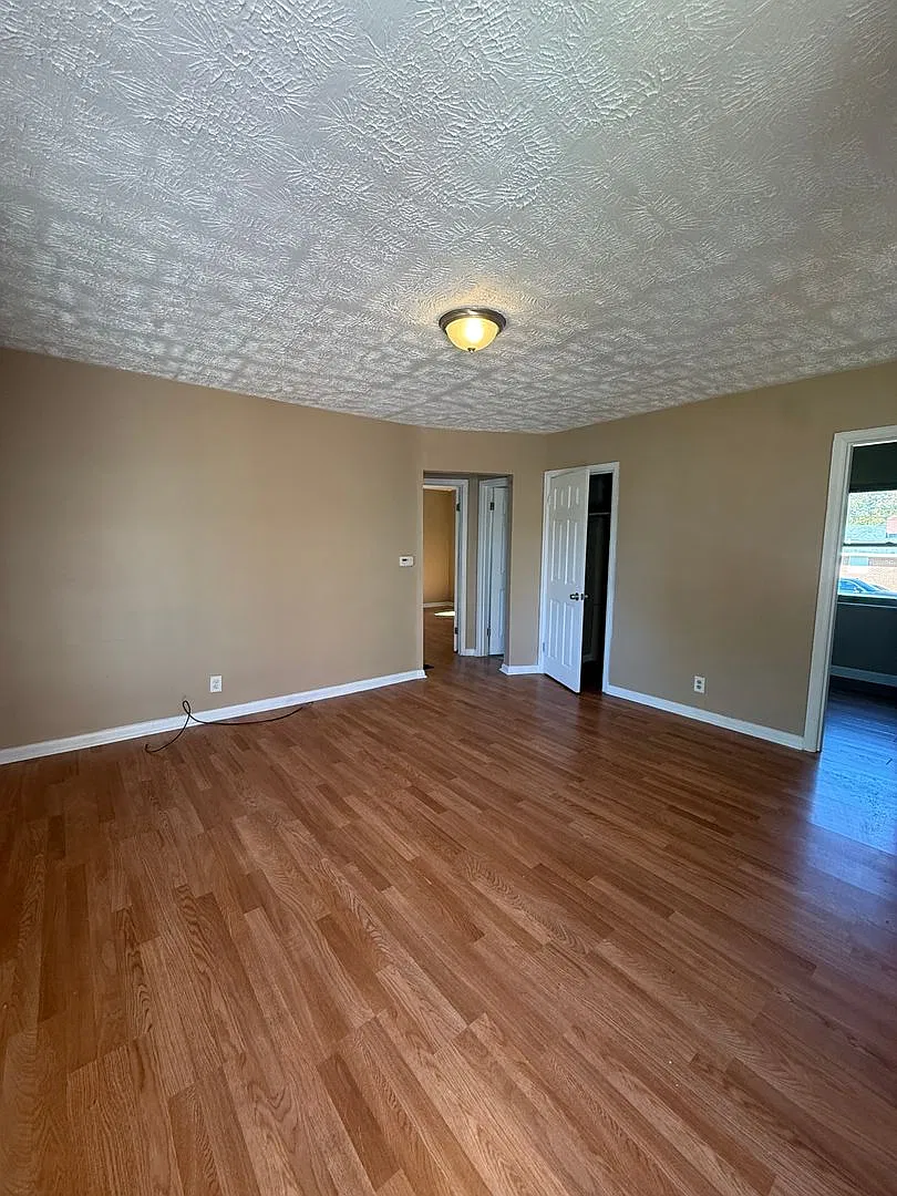 3659-3665 Otterbein — Photo 2