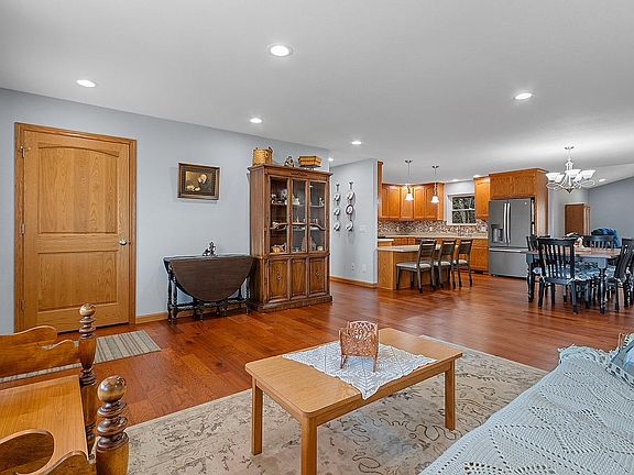 4th image of 209 Ridgewood Dr