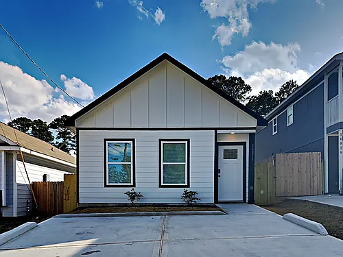 16855 Balmoral Photo 1