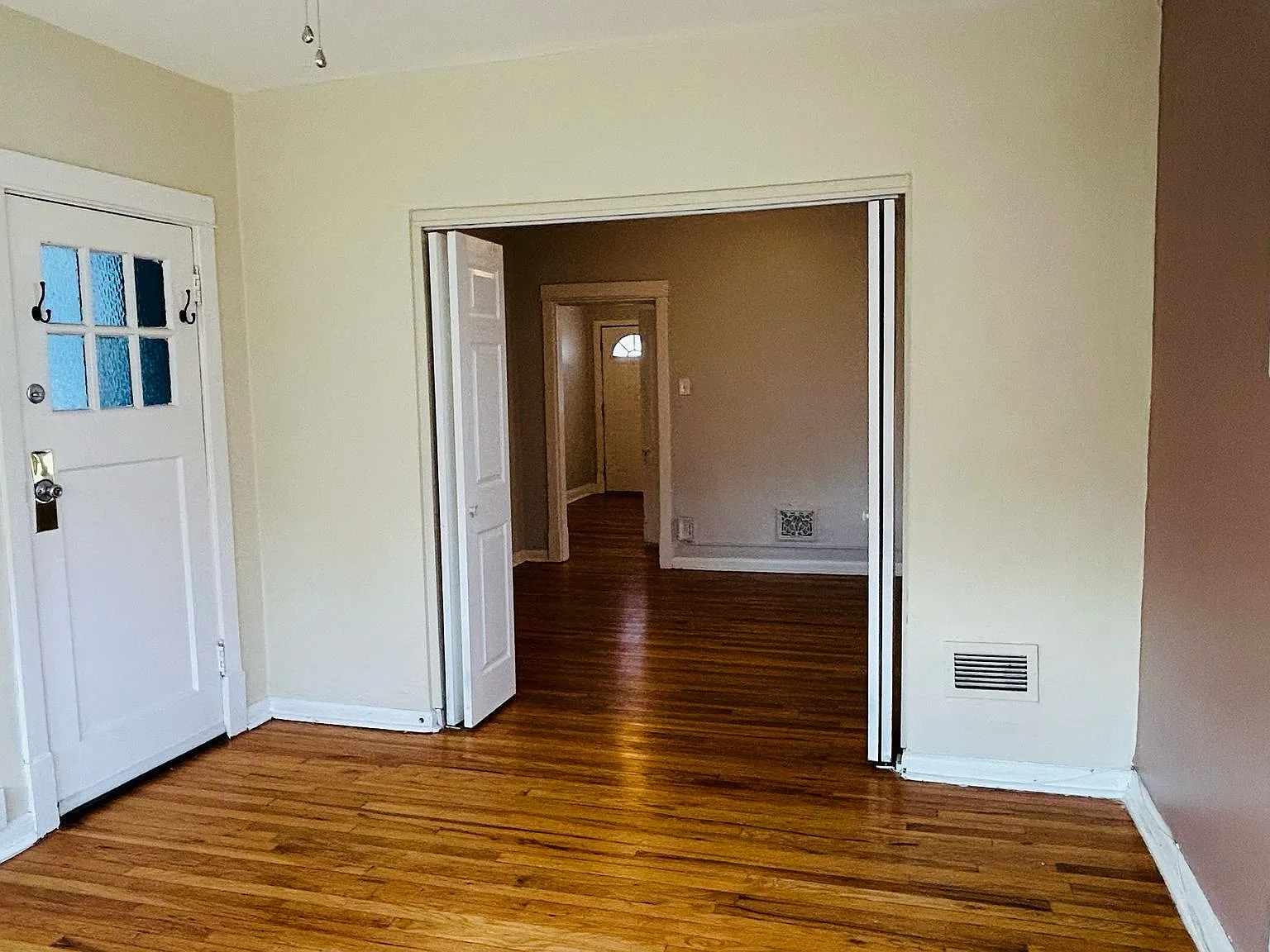 5225 Bancroft Ave — Photo 4