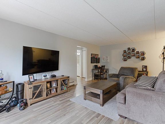3rd image of 7110 W 93rd Pl APT 4C