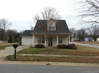 1614 Oak Leaf Dr NW, Hickory, NC 28601