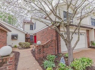 5642 Duchesne Parque Dr, Saint Louis, MO 63128