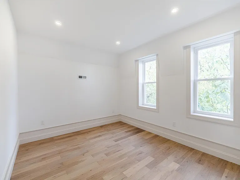 413 S 51st St #2 — Photo 32