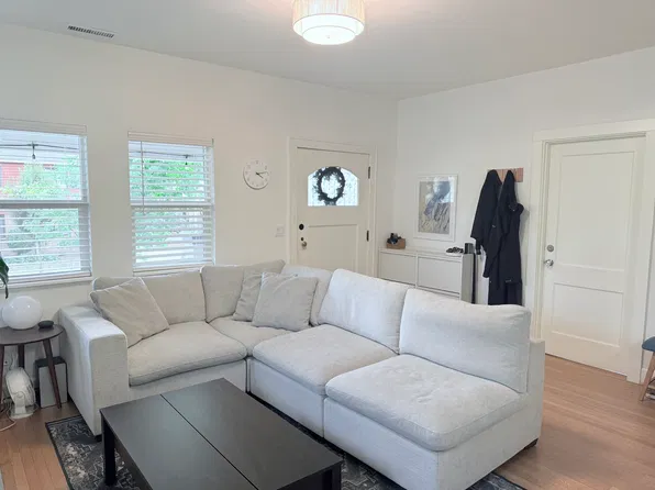 2005 SE Pine St, Portland, OR 97214