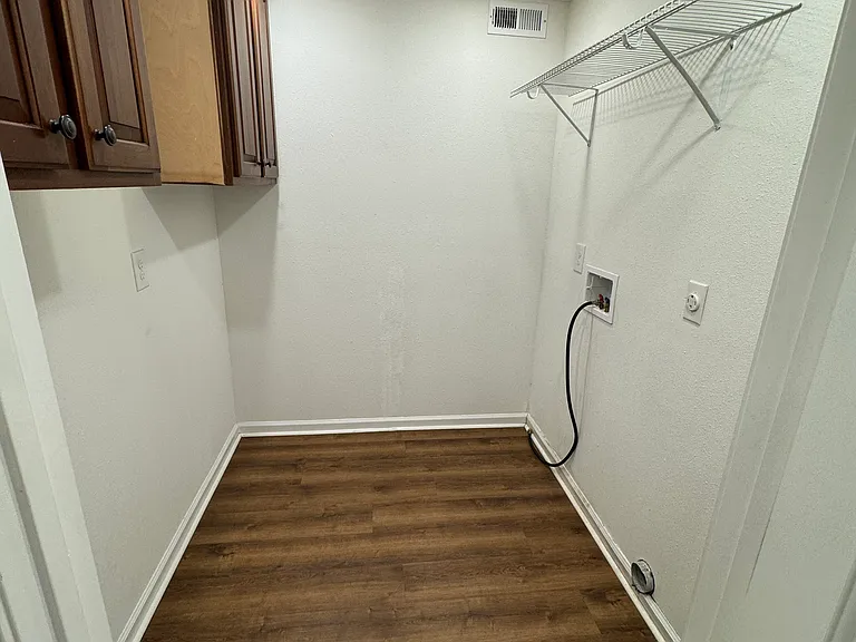 97 Regina Dr — Photo 15
