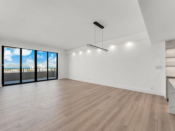 4th image of 251 Crandon Blvd APT 904