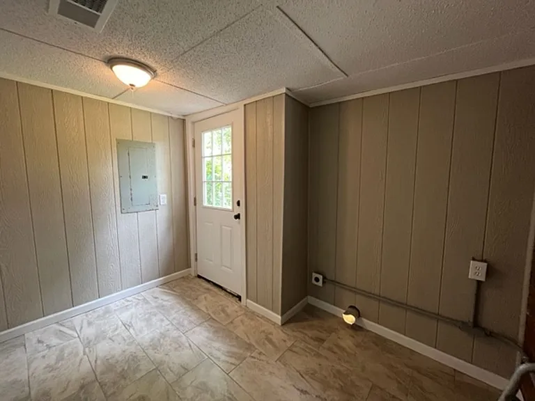 1513 Staunton Dr — Photo 3