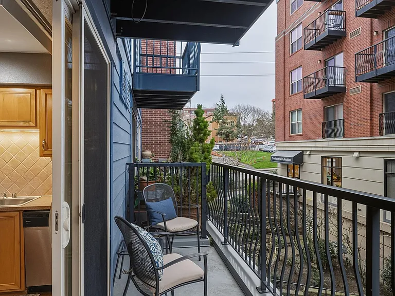 960 Harris Ave #307 — Photo 8