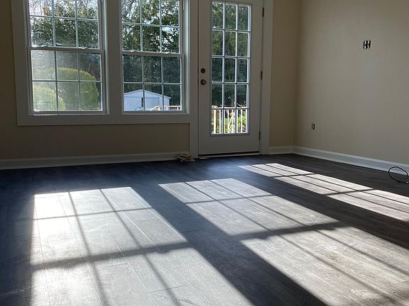 3rd image of 652 Windwood Dr