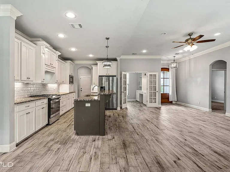 302 Oscar Cir — Photo 22