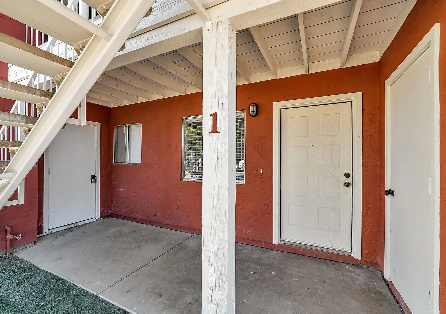 2726 E Beck Ln — Photo 4
