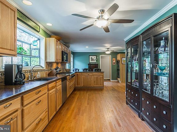 5th image of 68 Pierce Ct