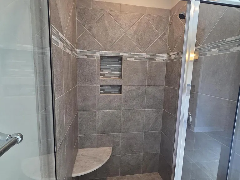 2105 Thornbury Cv — Photo 34