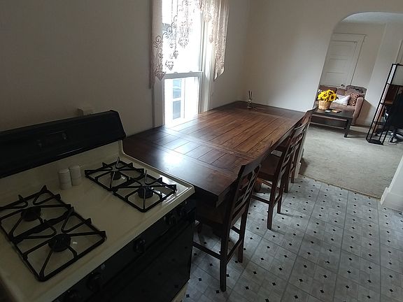 3rd image of 1056 W 9th St Floor 2