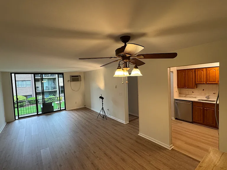 460B Liberty St #208 — Photo 13