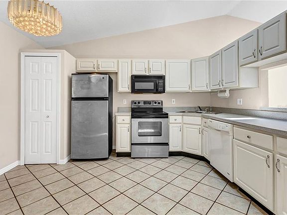 3rd image of 10209 Union Park Dr