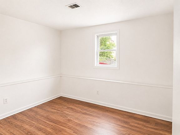4th image of 526 3rd St APT 3