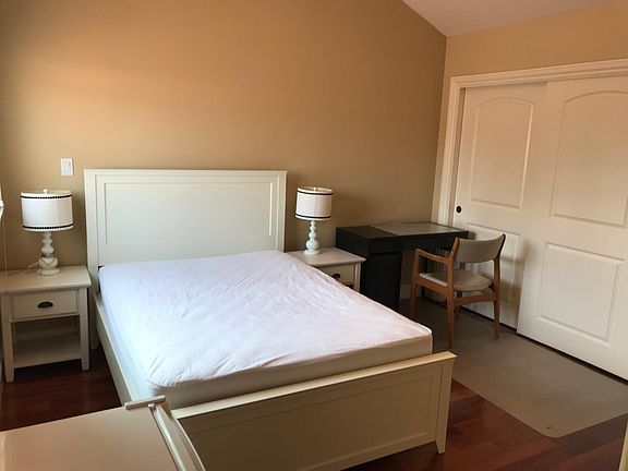 Full size bed