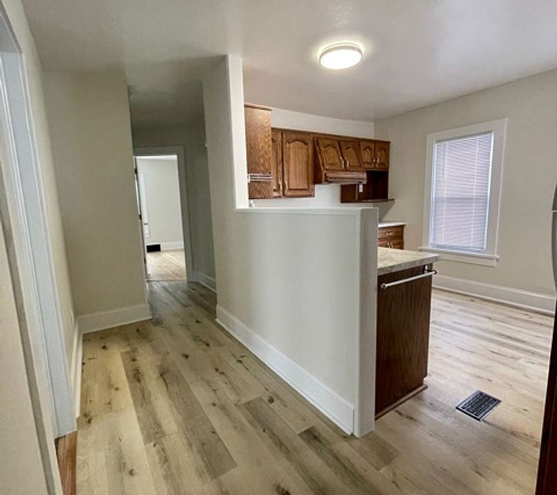 412 S Andrews St Duplex Apartment Rentals Shawano, WI Zillow