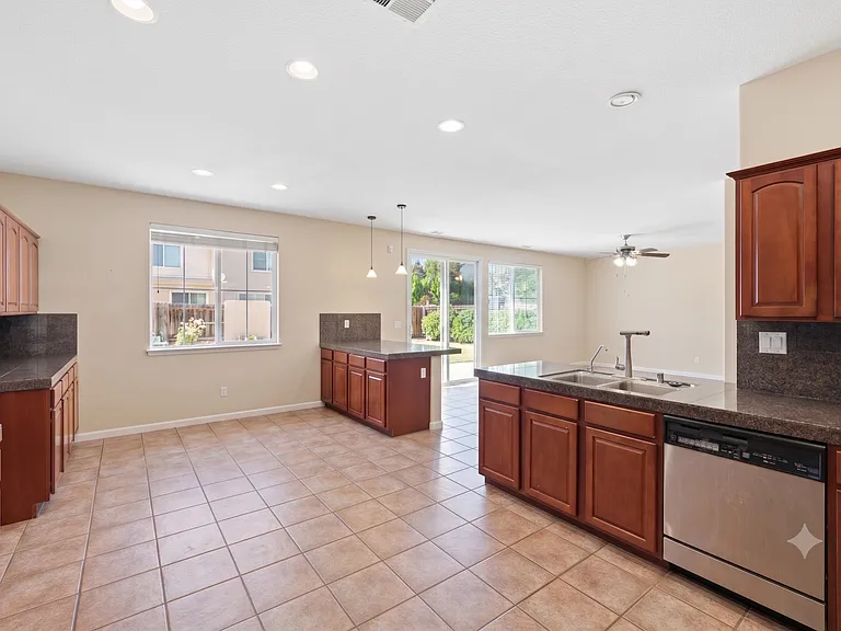 4501 Thoroughbred Ct — Photo 10