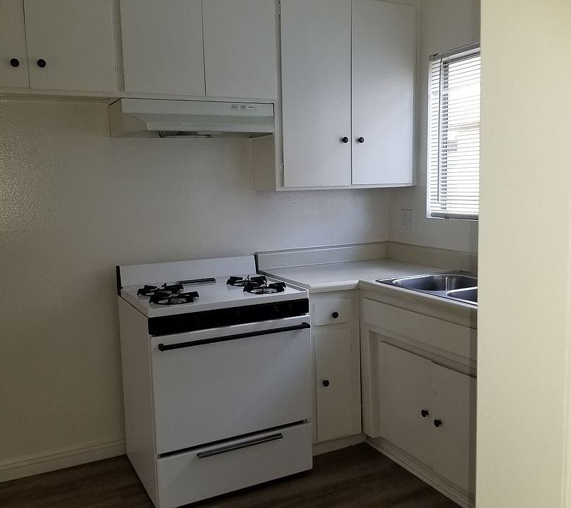 2nd image of 14742 Vanowen St APT 106