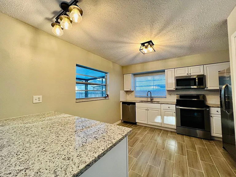 1610 Palm Leaf Dr — Photo 9