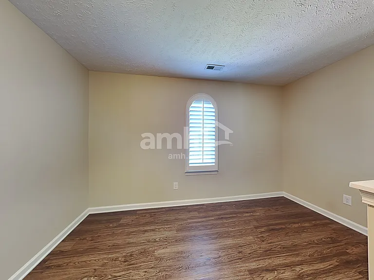 1287 Wentworth Dr — Photo 18