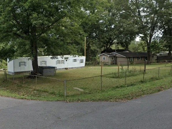 911 Hilltop Ct, Clarksville, TN 37042