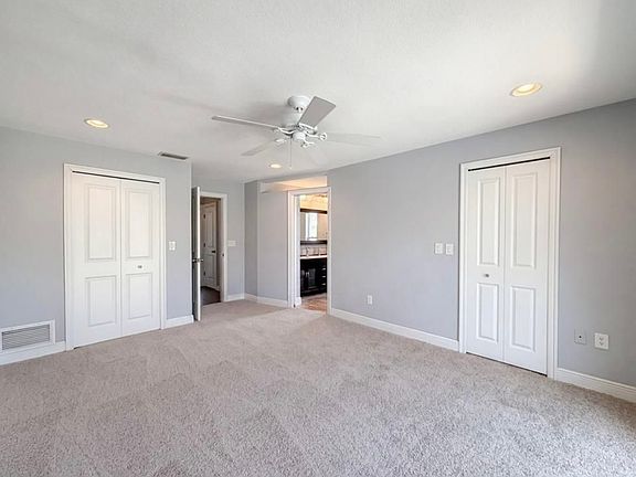 3rd image of 5648 Eichen Cir W