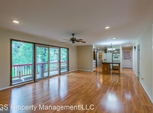 1422 Carrington Ln, Vienna, VA 22182