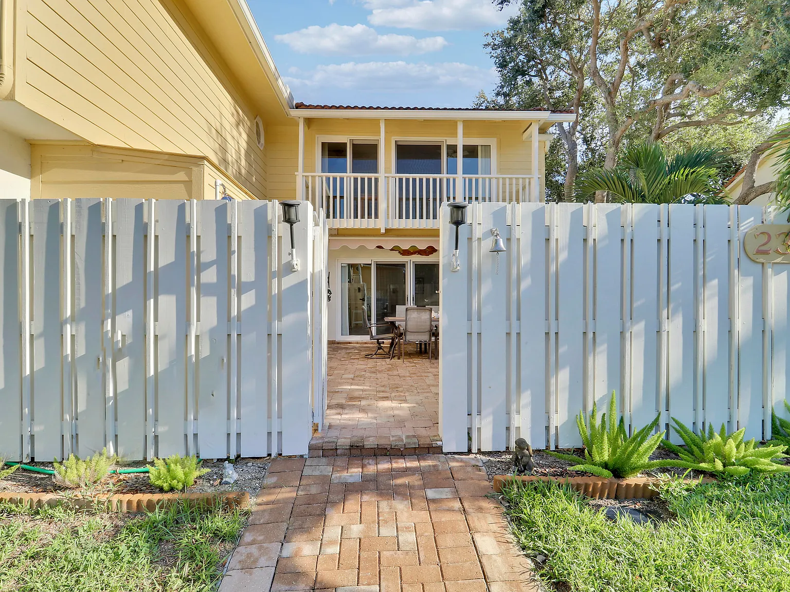 3 bed, 2.5 bath, 1620 sqft, $3,600 — Photo 2