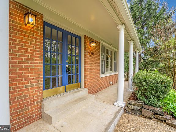 3rd image of 9707 Stoneybrook Dr