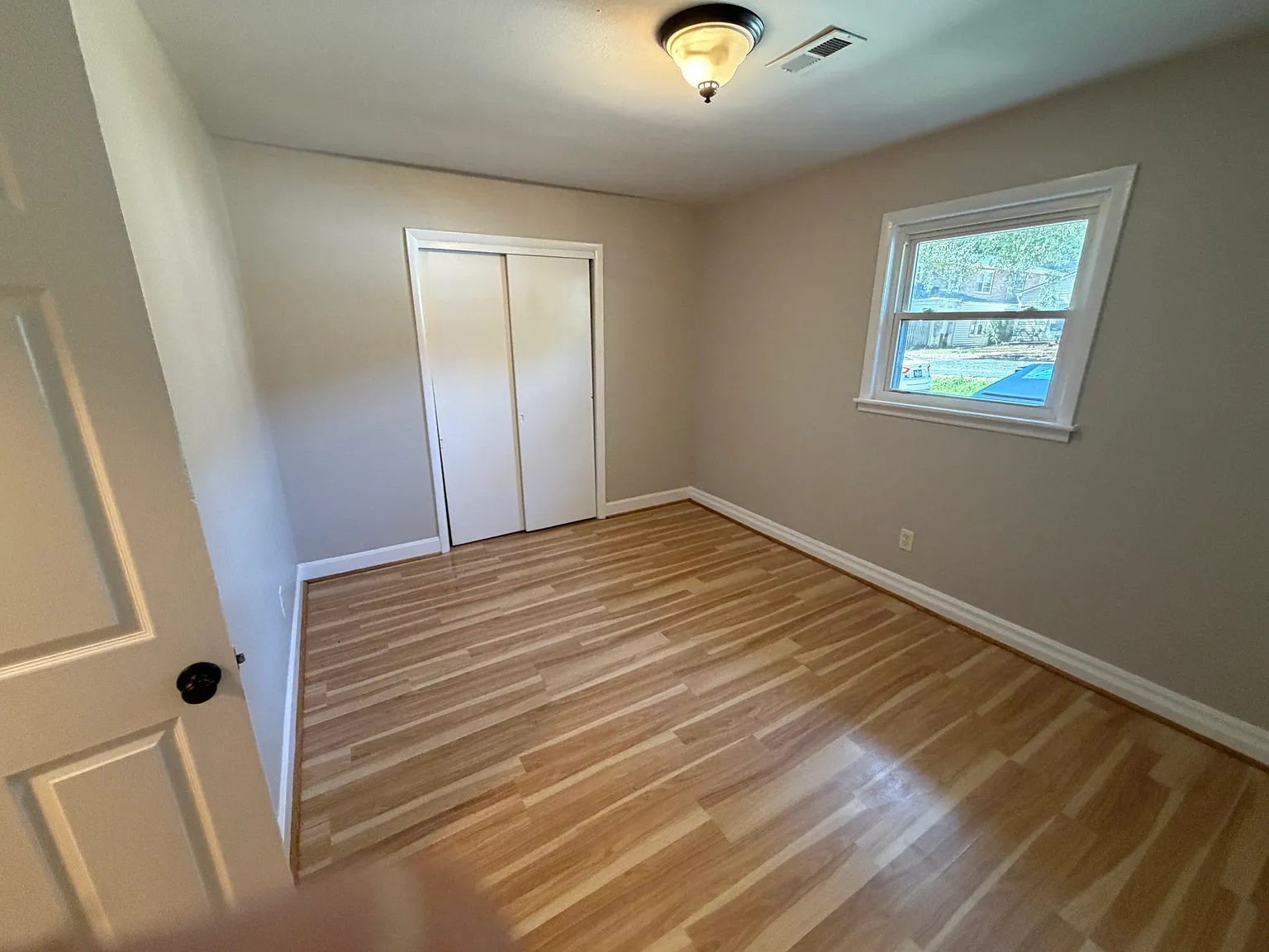 2 bed, 1000 sqft, $1,100 — Photo 4