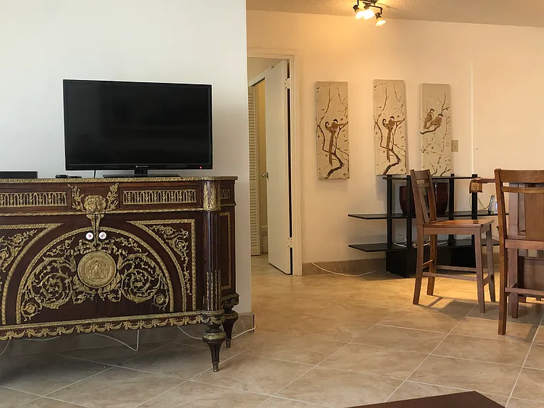 Waikiki Whale Watcher Apartments — Photo 74