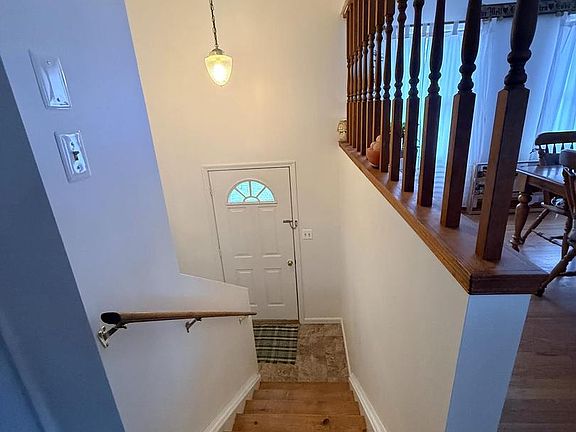 4th image of 319 Canal Rd